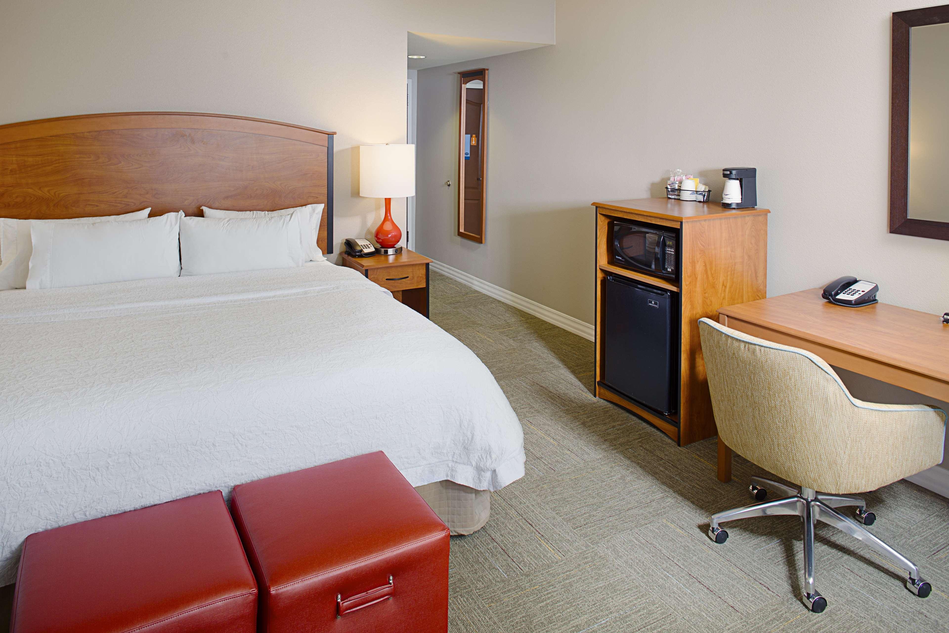 Hampton Inn & Suites Lancaster Exterior photo