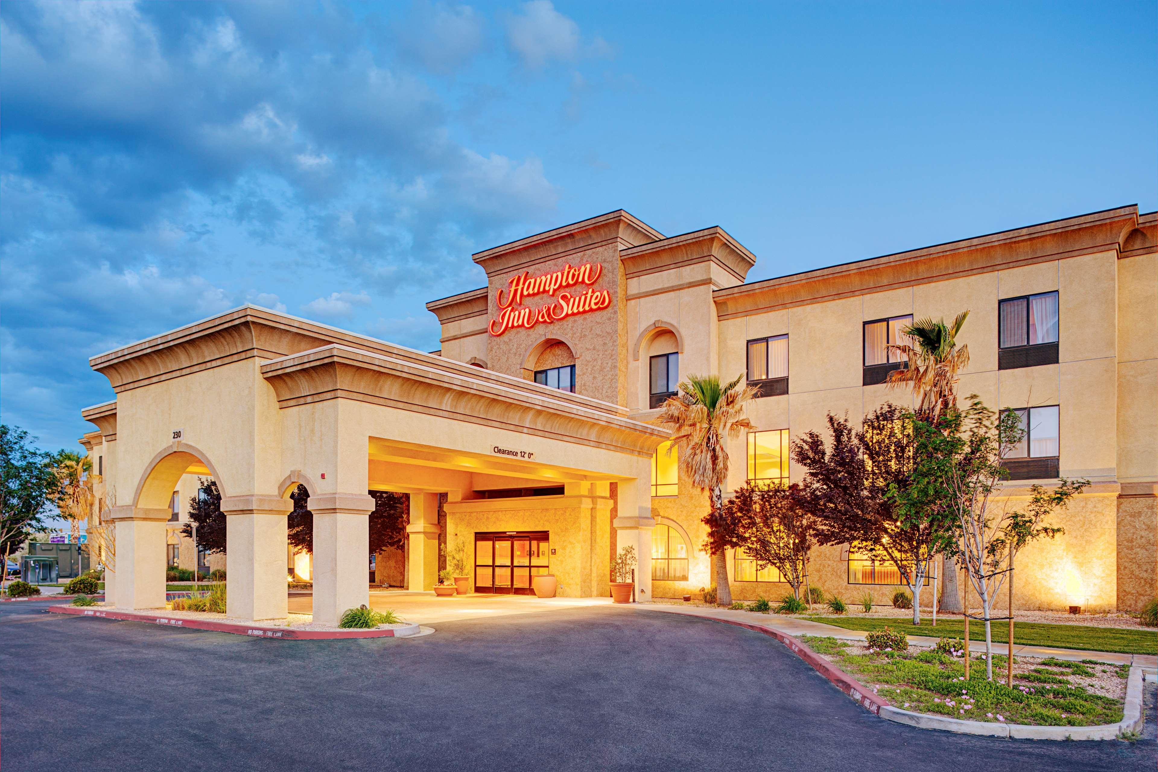 Hampton Inn & Suites Lancaster Exterior photo