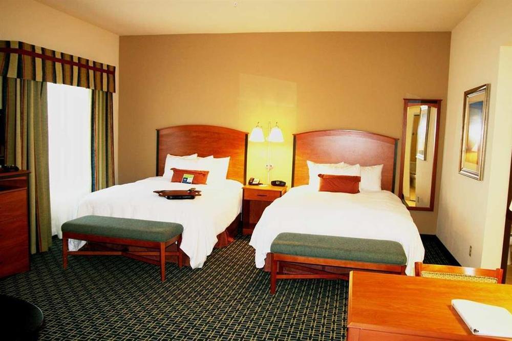 Hampton Inn & Suites Lancaster Room photo