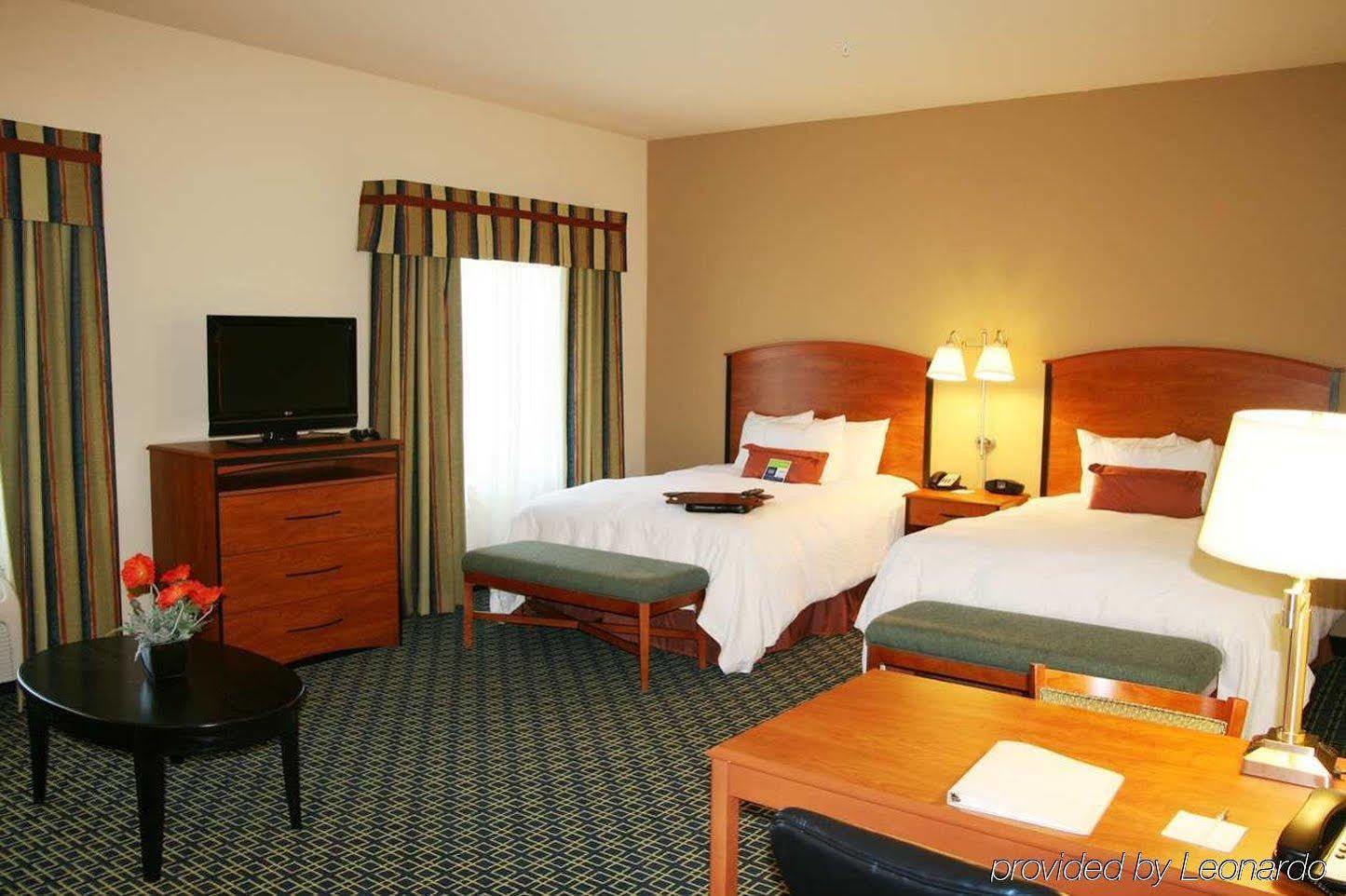 Hampton Inn & Suites Lancaster Room photo