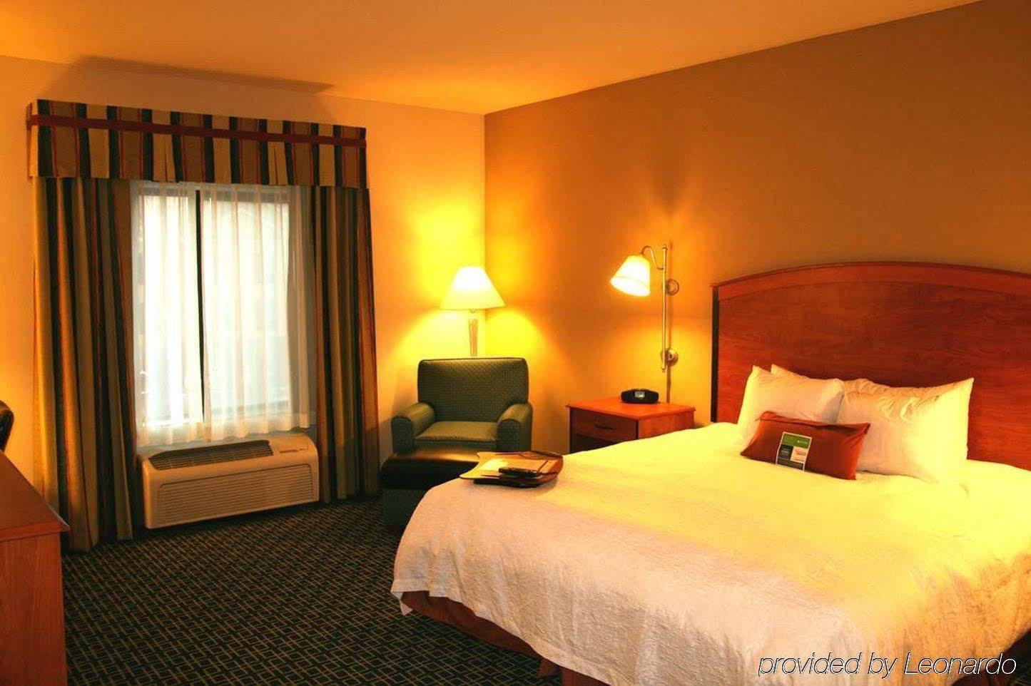 Hampton Inn & Suites Lancaster Exterior photo