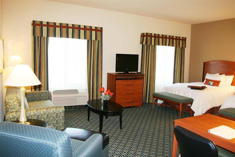 Hampton Inn & Suites Lancaster Interior photo